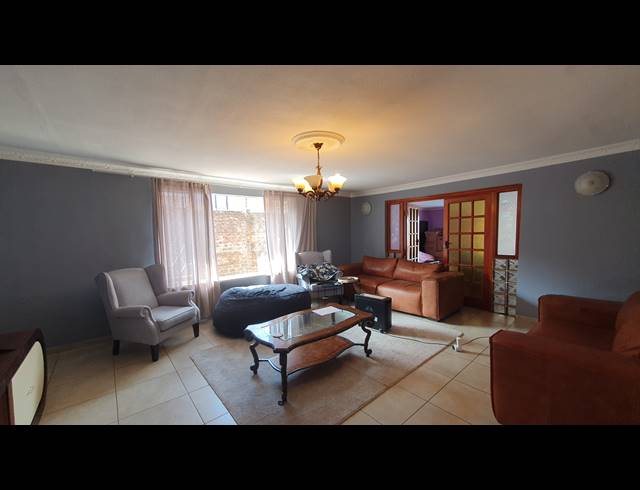 5 BEDROOM FREEHOLD FOR SALE IN LINMEYER
